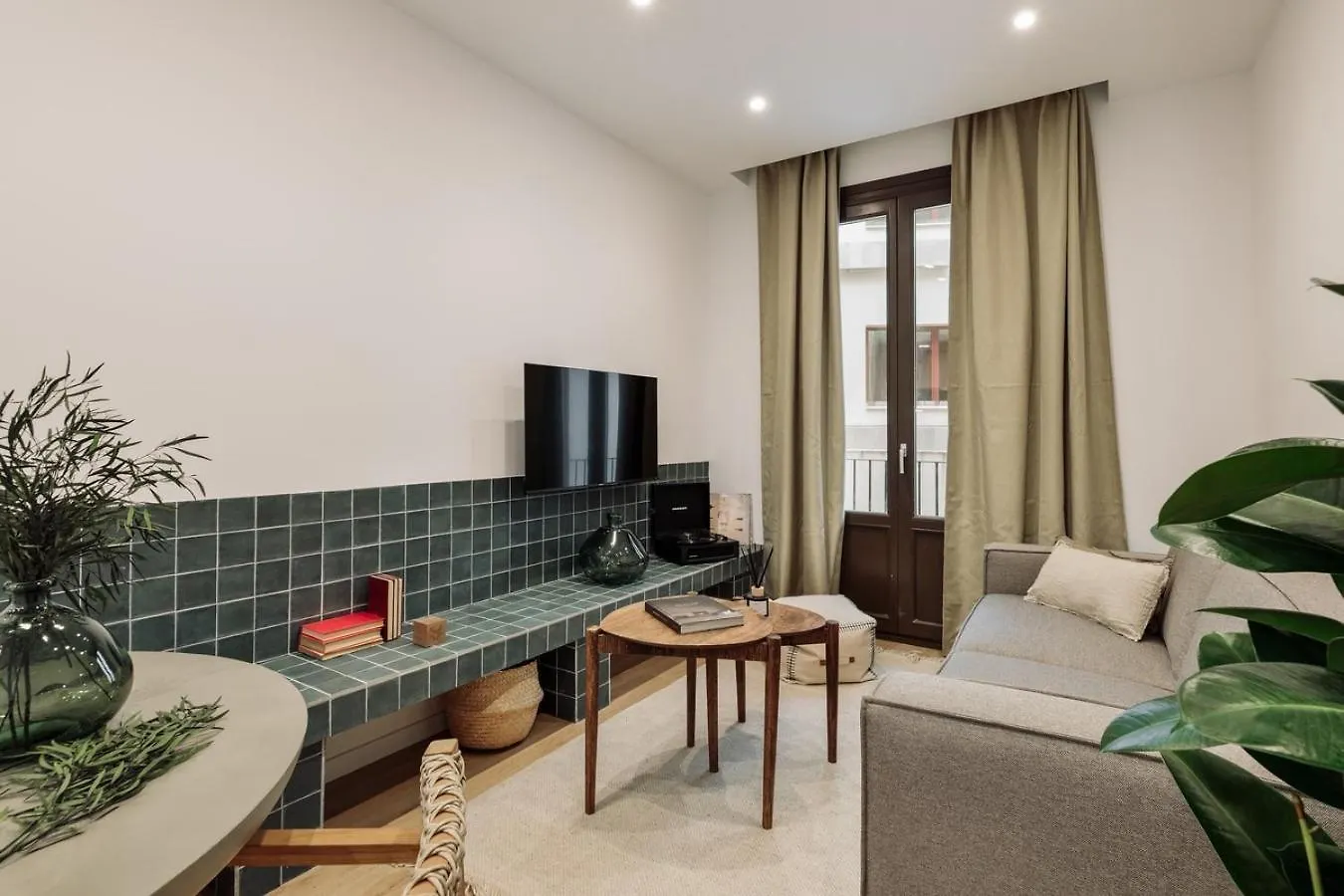 Cetara - 2 Bedrooms, Balcony And Terrace In Ciutat Vella location